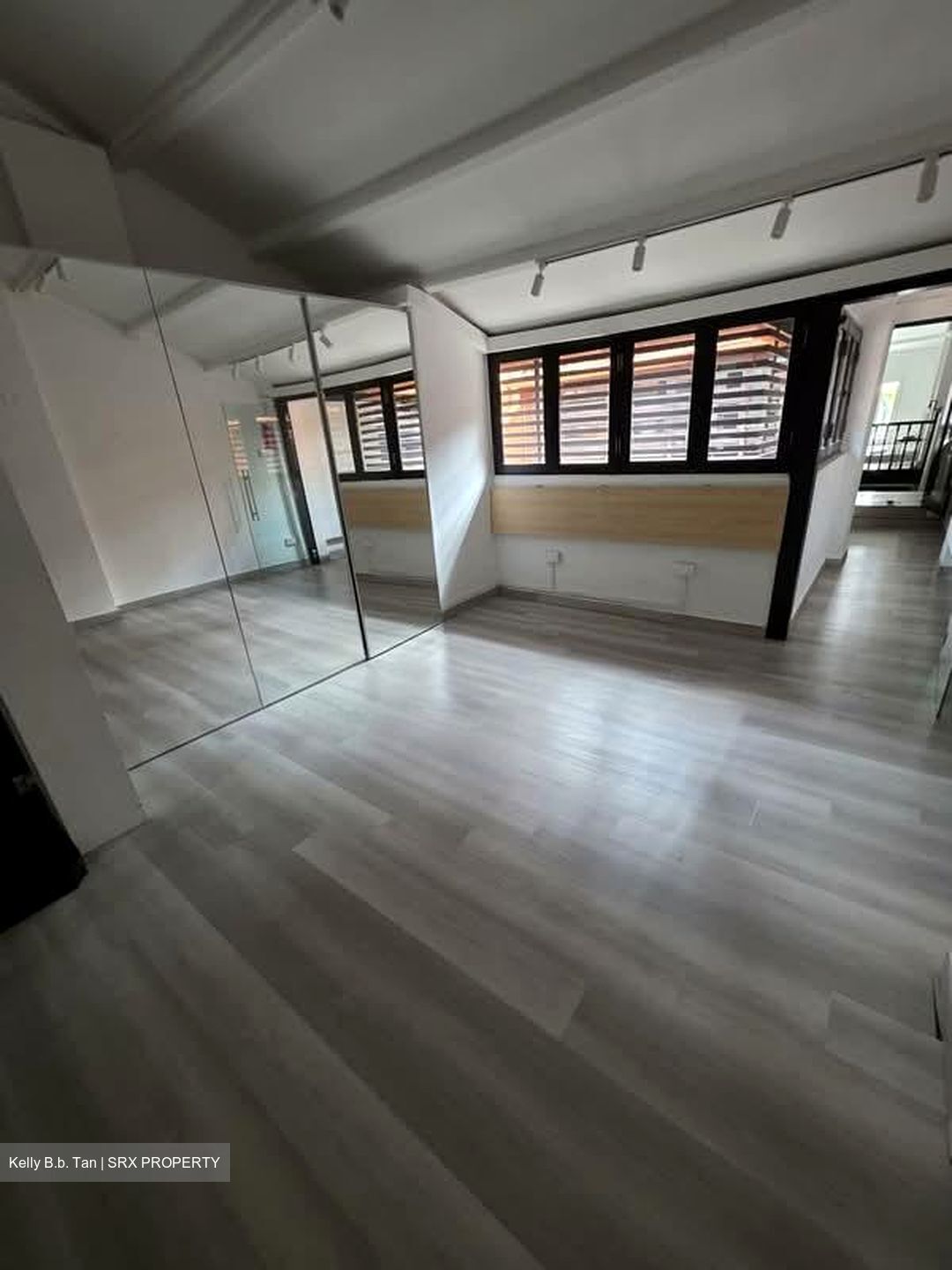 North Bridge Road (D7), Office #570957751